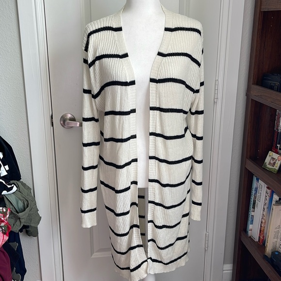 Beautiful white long cardigan black stripes - Picture 2 of 5